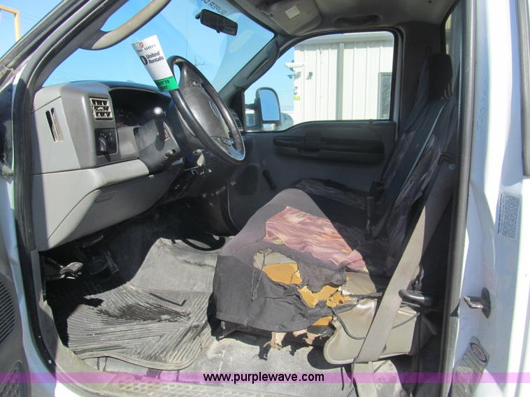 image for item G9566 2004 Ford F450 Super Duty flatbed truck