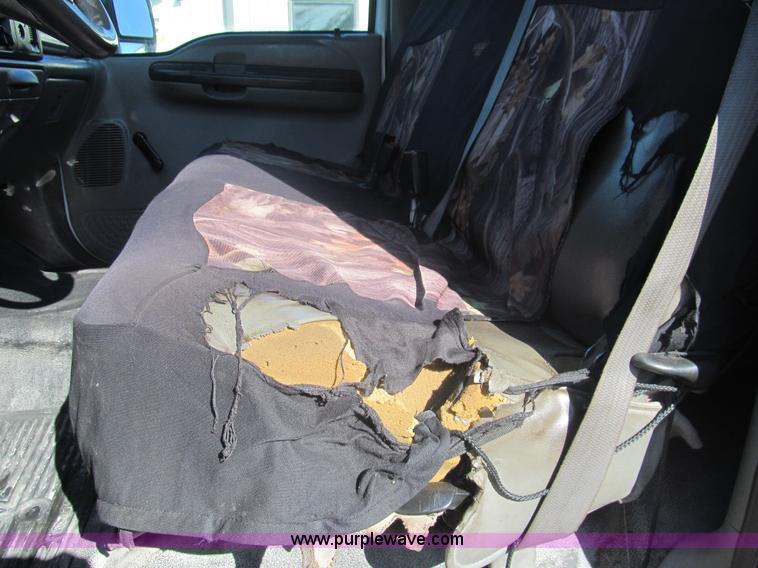 image for item G9566 2004 Ford F450 Super Duty flatbed truck