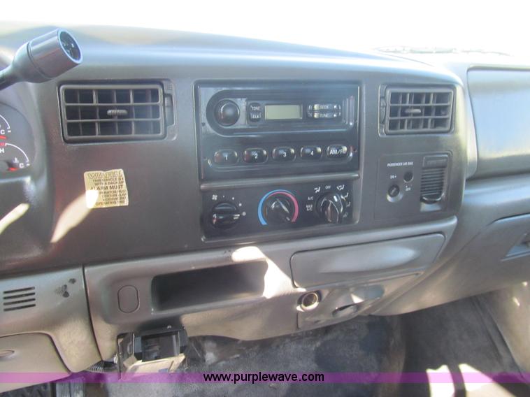 image for item G9566 2004 Ford F450 Super Duty flatbed truck