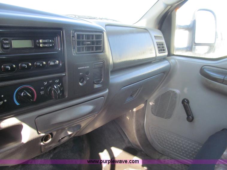 image for item G9566 2004 Ford F450 Super Duty flatbed truck