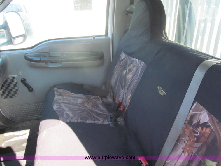 image for item G9566 2004 Ford F450 Super Duty flatbed truck