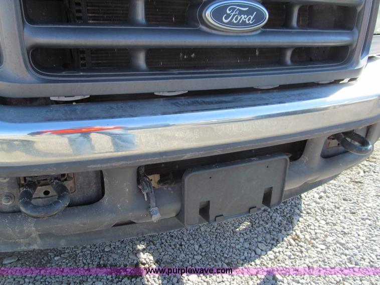 image for item G9566 2004 Ford F450 Super Duty flatbed truck