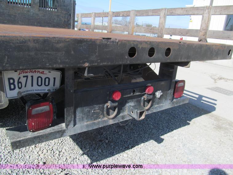 image for item G9566 2004 Ford F450 Super Duty flatbed truck