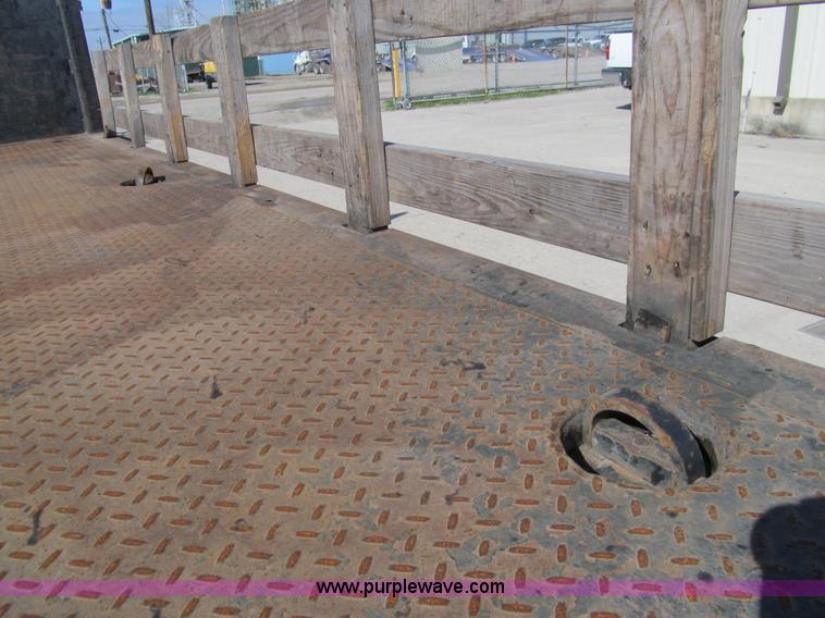 image for item G9566 2004 Ford F450 Super Duty flatbed truck