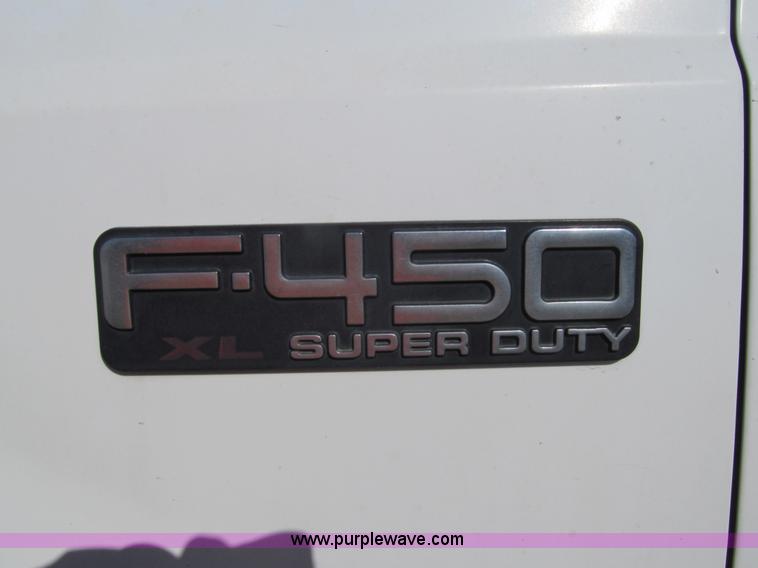 image for item G9566 2004 Ford F450 Super Duty flatbed truck