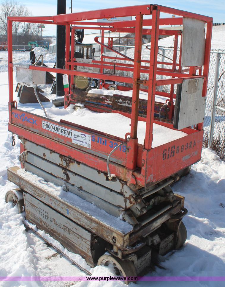 image for item H1339 2006 Skyjack SJ111 3219 electric scissor lift