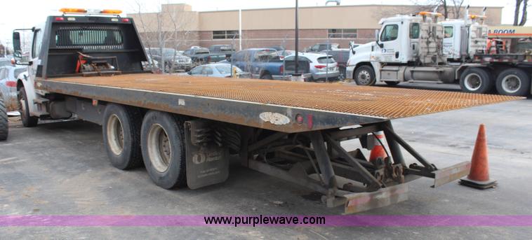 image for item H1377 2007 Freightliner Business Class M2 rollback truck