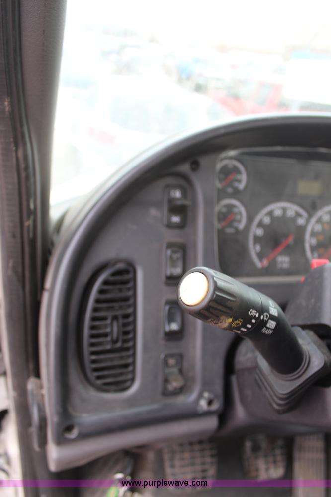 image for item H1377 2007 Freightliner Business Class M2 rollback truck