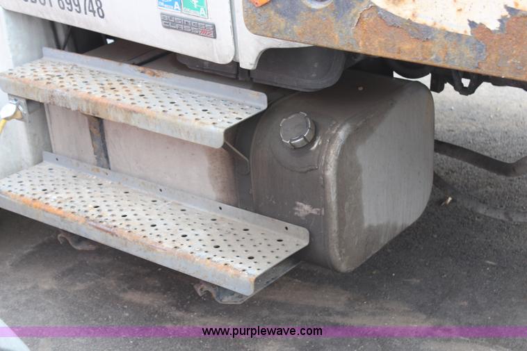 image for item H1377 2007 Freightliner Business Class M2 rollback truck