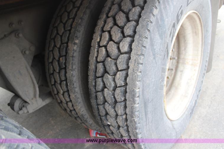 image for item H1377 2007 Freightliner Business Class M2 rollback truck