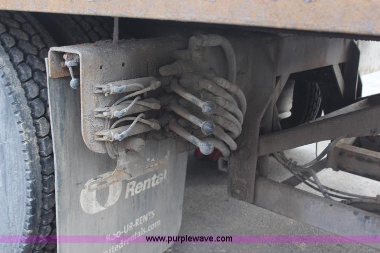 image for item H1377 2007 Freightliner Business Class M2 rollback truck