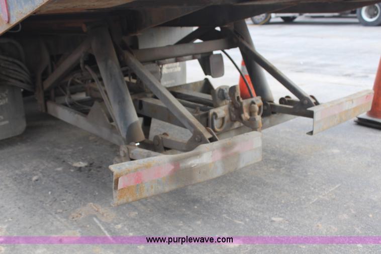 image for item H1377 2007 Freightliner Business Class M2 rollback truck