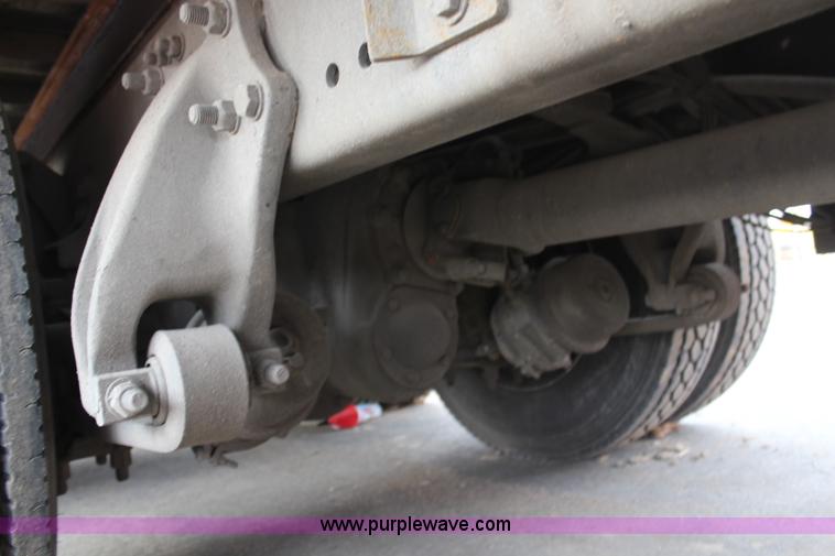 image for item H1377 2007 Freightliner Business Class M2 rollback truck