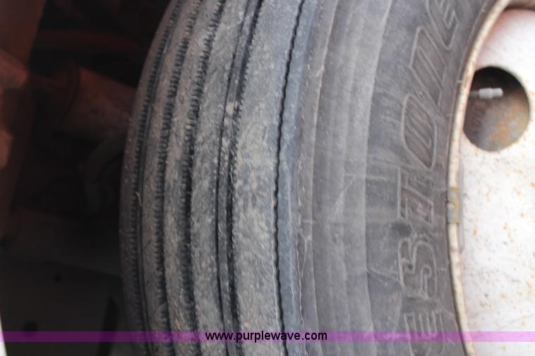 image for item H1377 2007 Freightliner Business Class M2 rollback truck