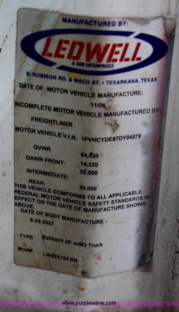 image for item H1377 2007 Freightliner Business Class M2 rollback truck