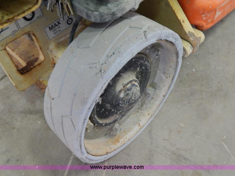 image for item I1225 2006 JLG 1930ES electric scissor lift