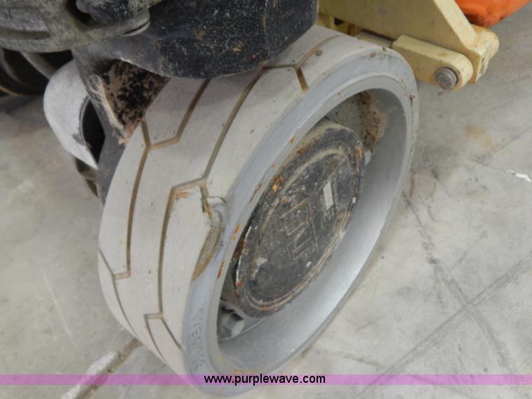 image for item I1225 2006 JLG 1930ES electric scissor lift