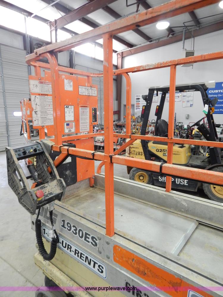 image for item I1225 2006 JLG 1930ES electric scissor lift