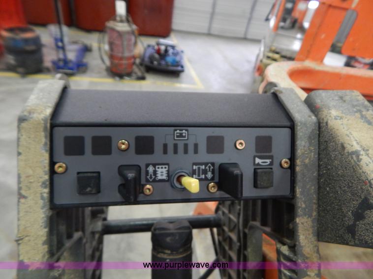 image for item I1225 2006 JLG 1930ES electric scissor lift