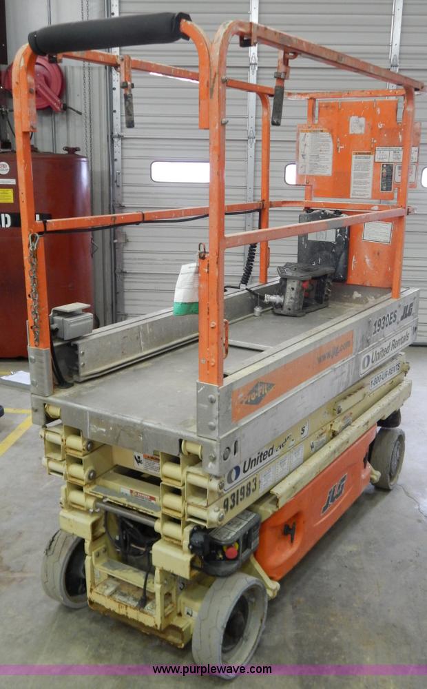 image for item I1226 2007 JLG 1930ES electric scissor lift