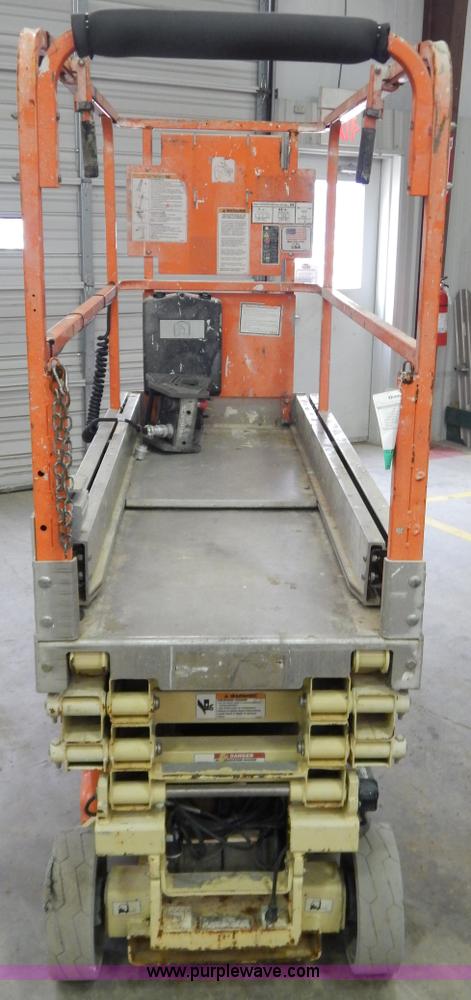 image for item I1226 2007 JLG 1930ES electric scissor lift