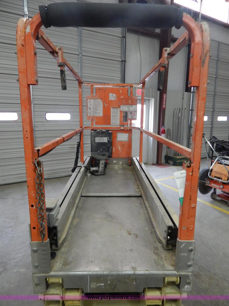image for item I1226 2007 JLG 1930ES electric scissor lift