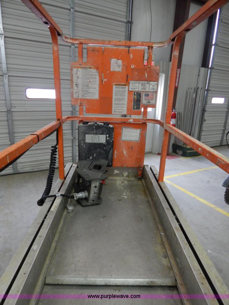 image for item I1226 2007 JLG 1930ES electric scissor lift