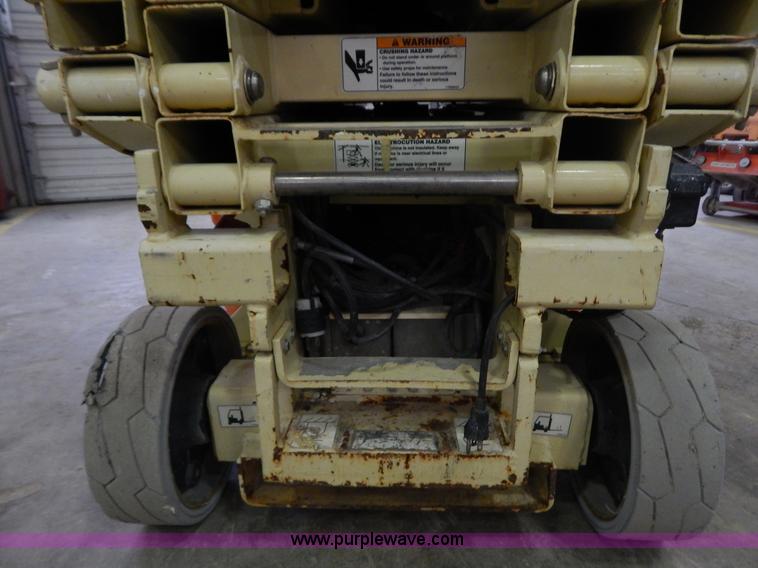 image for item I1226 2007 JLG 1930ES electric scissor lift