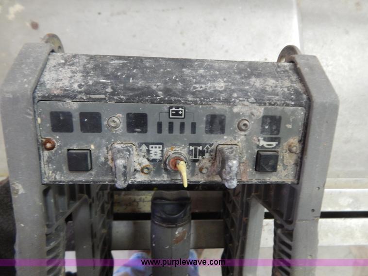 image for item I1226 2007 JLG 1930ES electric scissor lift