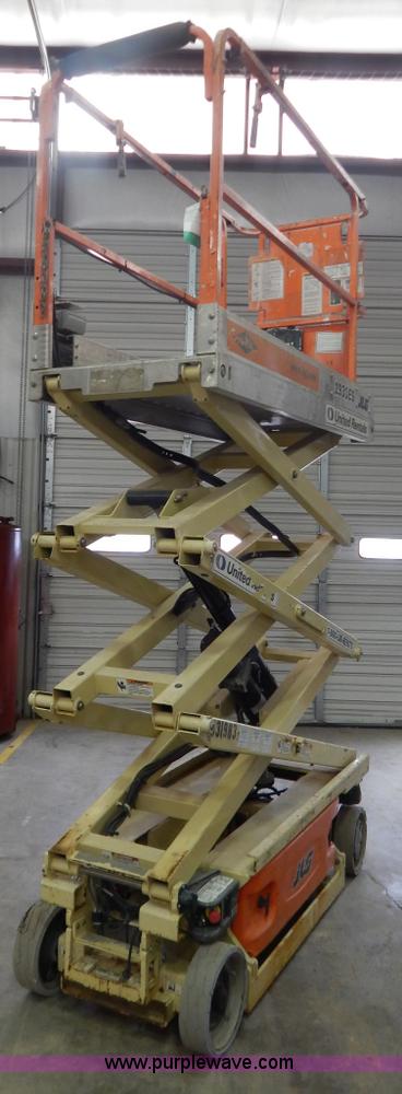 image for item I1226 2007 JLG 1930ES electric scissor lift