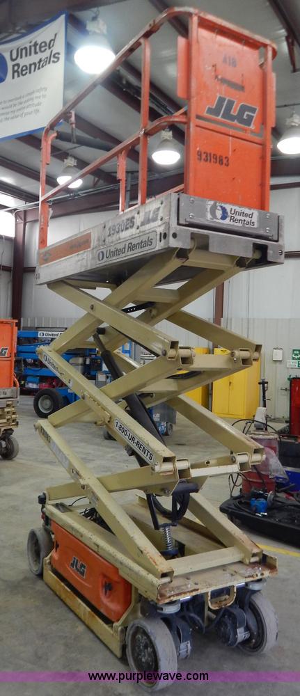 image for item I1226 2007 JLG 1930ES electric scissor lift