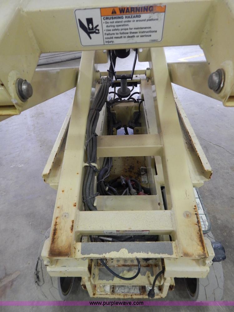 image for item I1226 2007 JLG 1930ES electric scissor lift