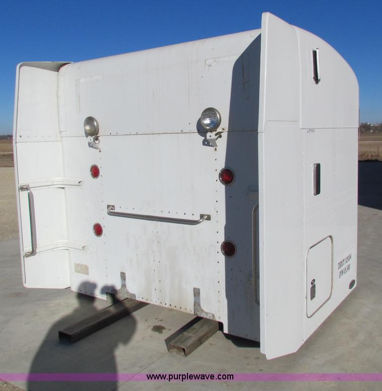 image for item AE9046 Unibilt Ultracab semi sleeper