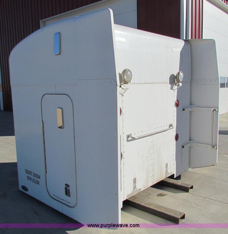 image for item AE9046 Unibilt Ultracab semi sleeper