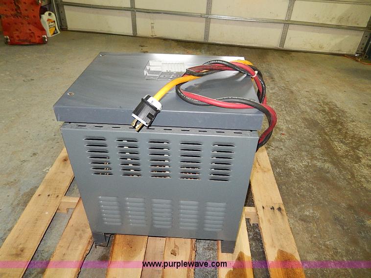 image for item AP9201 2003 Raymond SCR100-18-750T1 electric warehouse picker forklift