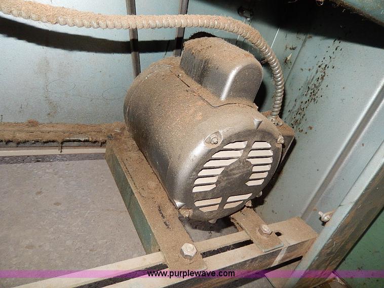 image for item AU9777 (2) forming machines