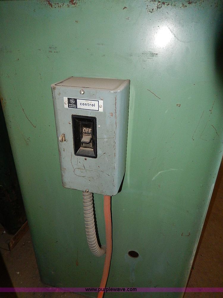 image for item AU9777 (2) forming machines