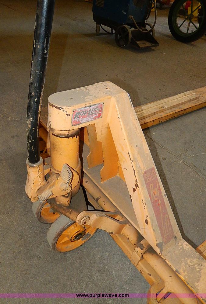 image for item AU9778 Rolift pallet jack