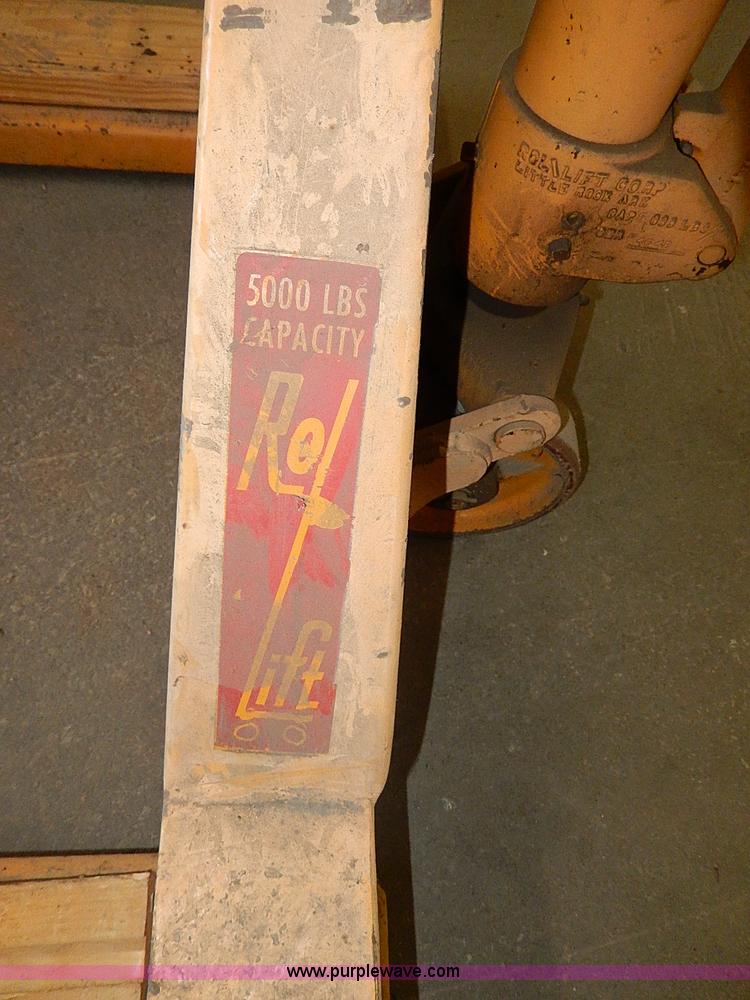 image for item AU9778 Rolift pallet jack