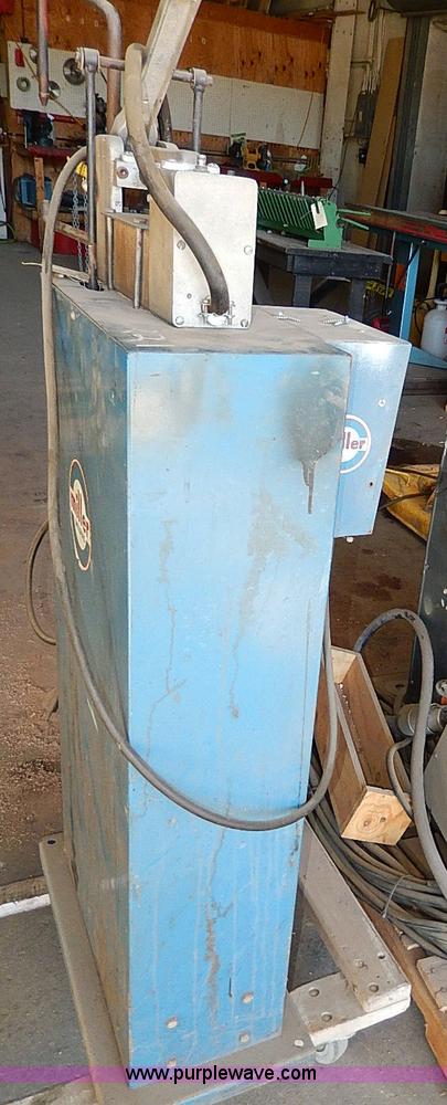 image for item AU9781 (2) welding machines