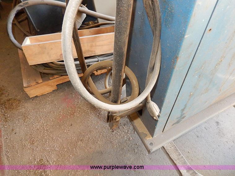 image for item AU9781 (2) welding machines