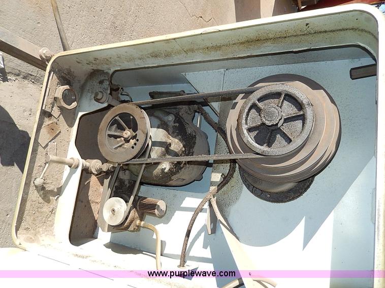 image for item AU9784 Kalamazou Startrite 30-T-10 industrial band saw