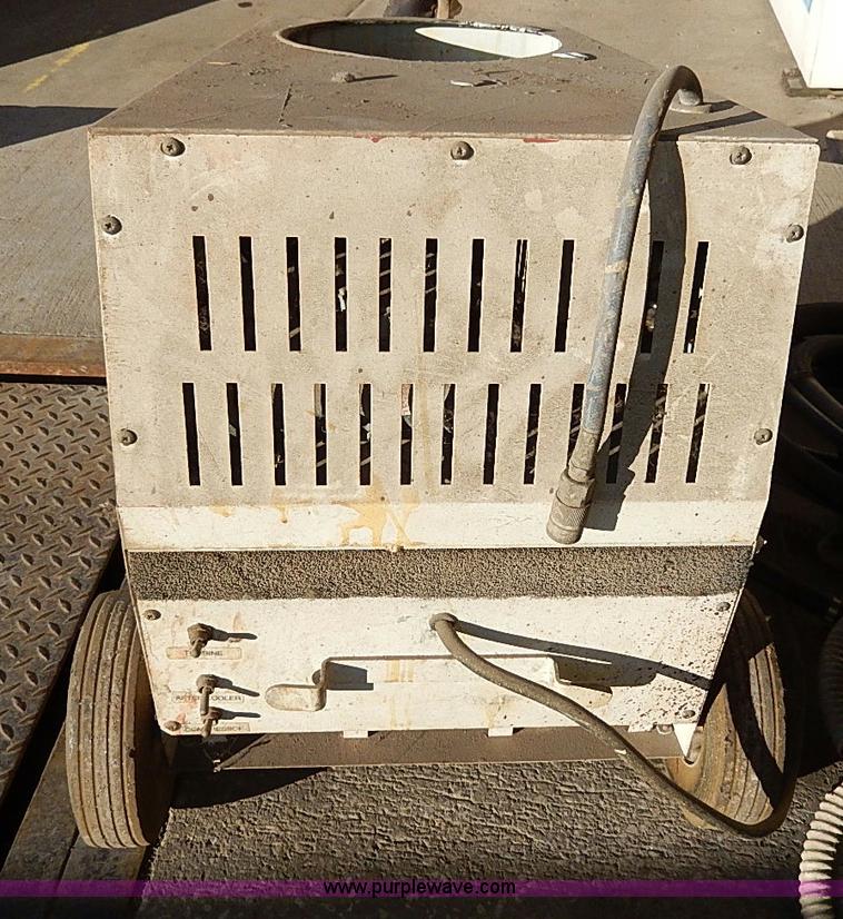 image for item AU9785 Capspray 1100 parking lot paint sprayer