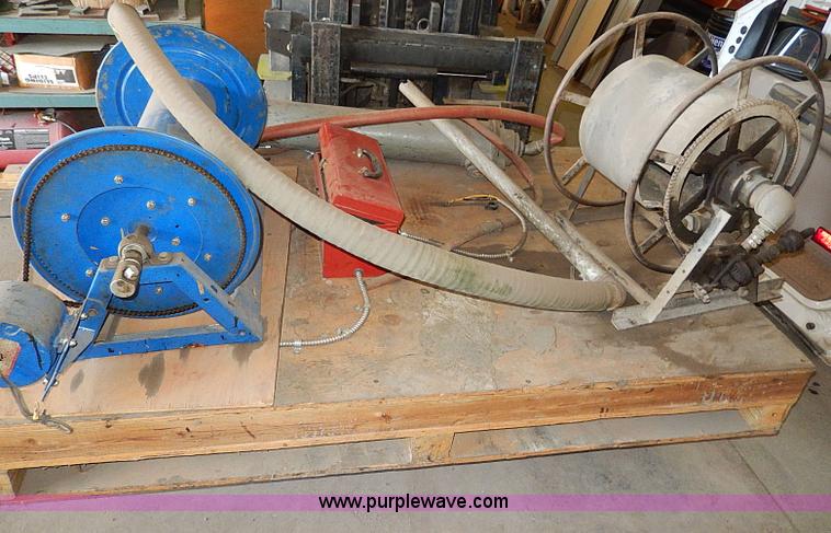 image for item AU9785 Capspray 1100 parking lot paint sprayer