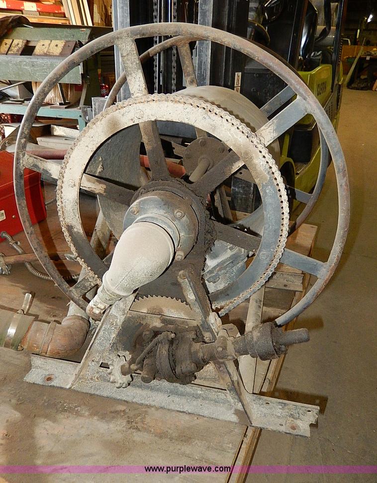 image for item AU9785 Capspray 1100 parking lot paint sprayer