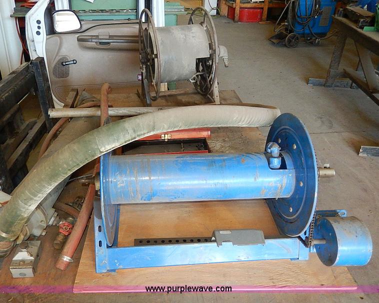 image for item AU9785 Capspray 1100 parking lot paint sprayer