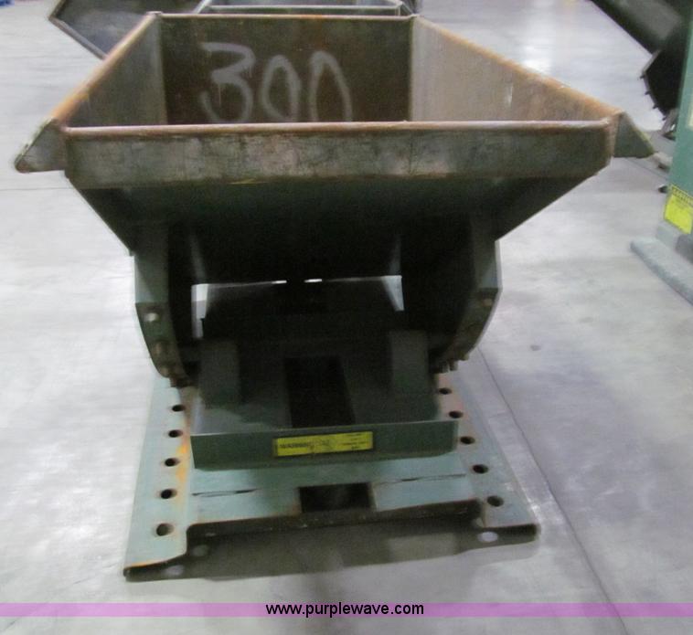 image for item AX9510 (2) Jesco 211305 dumpsters