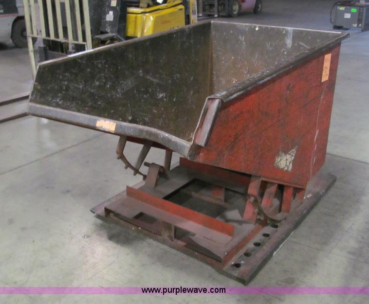 image for item AX9512 Steel dumpster