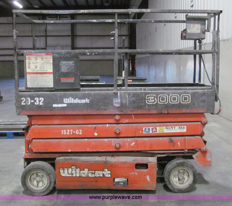 Wildcat 2032 Economy 3000 electric scissor lift in Park City, KS Item AX9513 sold Purple Wave