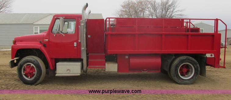 image for item E5271 1981 International 1854 firetruck